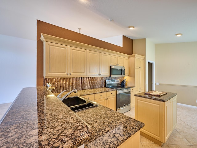 kitchen featuring sink, light tile patterned floors, appliances with stainless steel finishes, kitchen peninsula, and a kitchen island