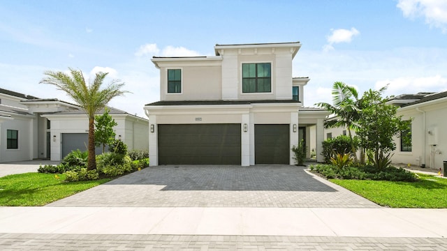 view of front facade featuring a garage and a front yard