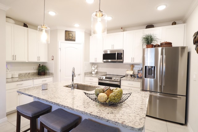 kitchen with sink, white cabinetry, a center island with sink, appliances with stainless steel finishes, and pendant lighting