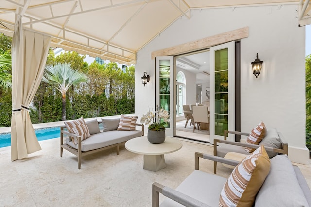 sunroom with vaulted ceiling