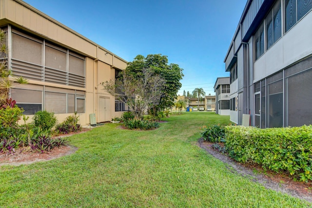 42 Burgundy Unit A, Delray Beach, FL 33484 - view of yard