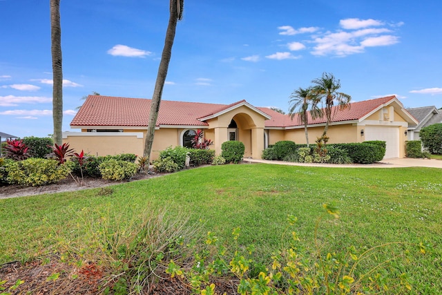 view of front facade featuring a garage and a front lawn