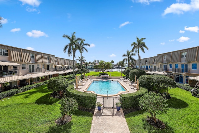 view of swimming pool featuring a lawn