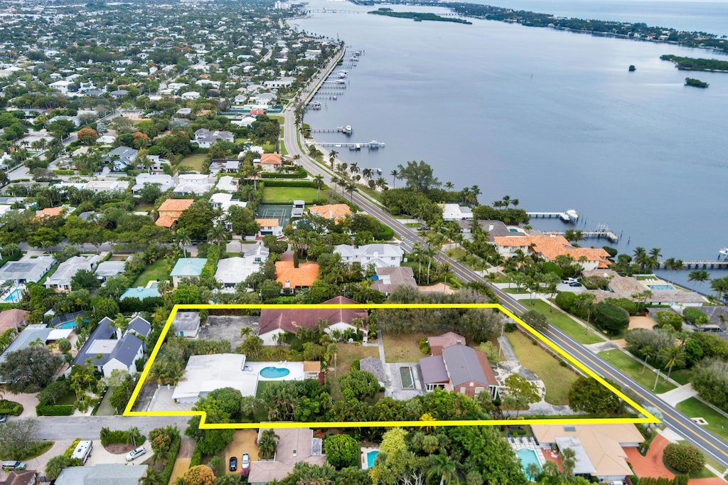 7621 S Flagler Dr, West Palm Beach, FL 33405 - aerial view of residential area featuring a large body of water and property boundaries highlighted