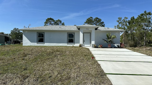 view of front of property with a front lawn