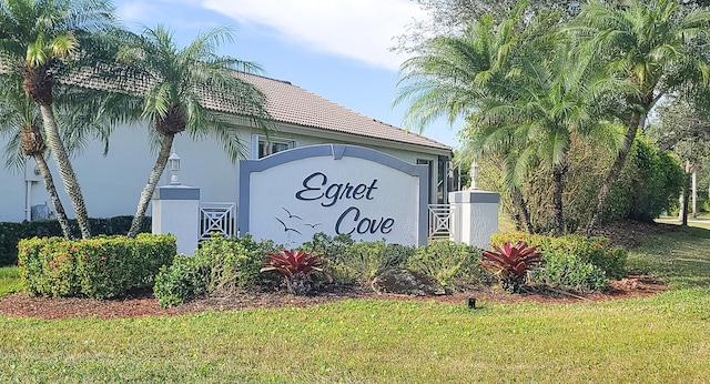 community sign with a lawn