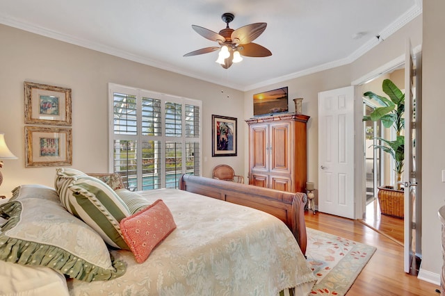 bedroom featuring crown molding, light hardwood / wood-style flooring, and ceiling fan