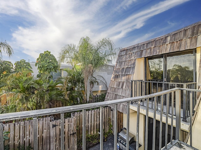 balcony featuring a grill