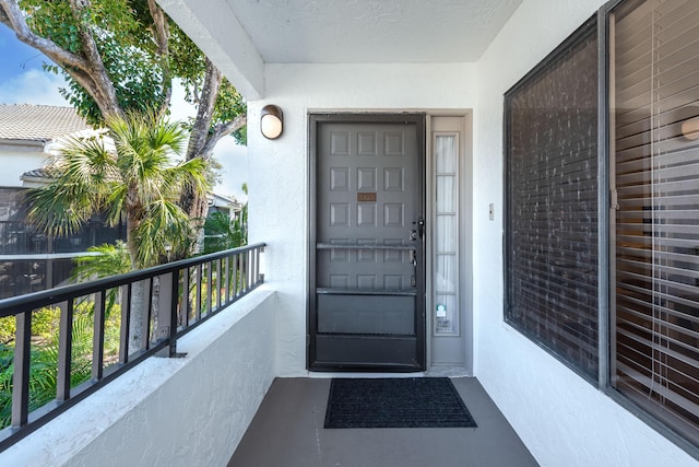 entrance to property featuring a balcony