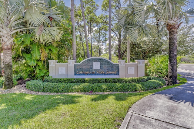 community sign featuring a lawn