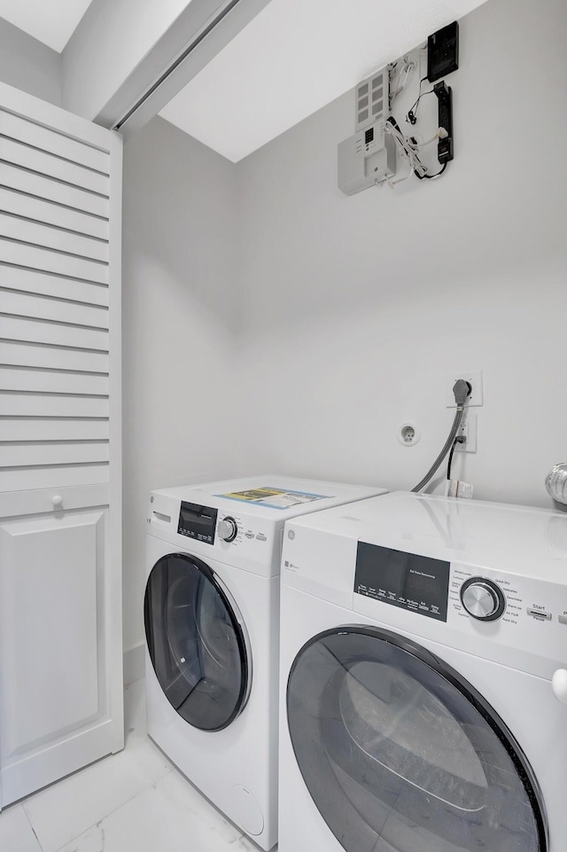 laundry room with washing machine and dryer