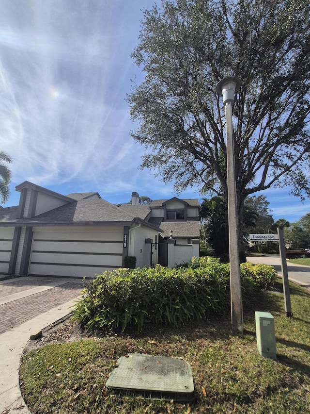 view of front of property featuring a garage