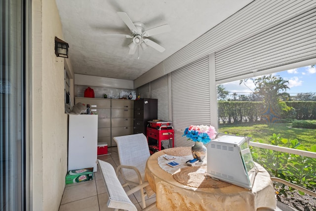 sunroom featuring ceiling fan