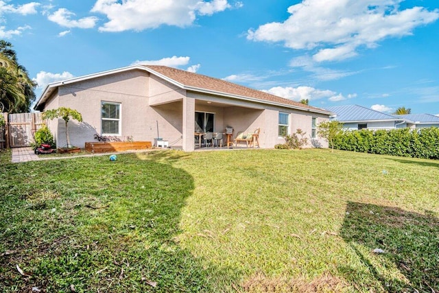 back of house featuring a yard