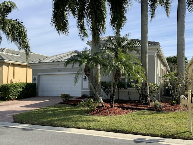 view of front facade featuring a garage and a front yard