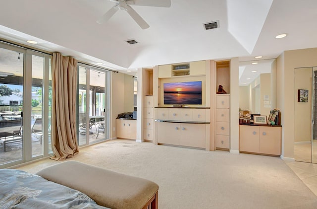 carpeted living room featuring ceiling fan