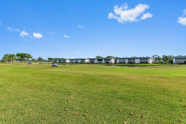 view of property's community featuring a lawn