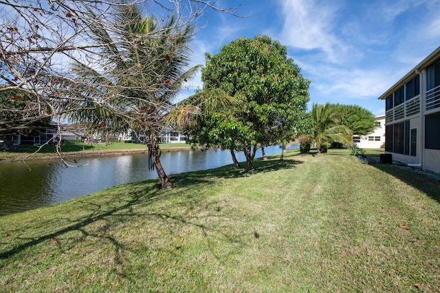 view of yard featuring a water view