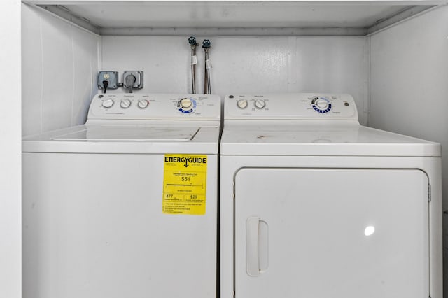 washroom featuring washer and clothes dryer