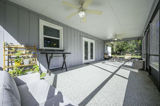 sunroom featuring ceiling fan