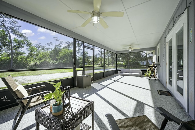 sunroom / solarium with ceiling fan