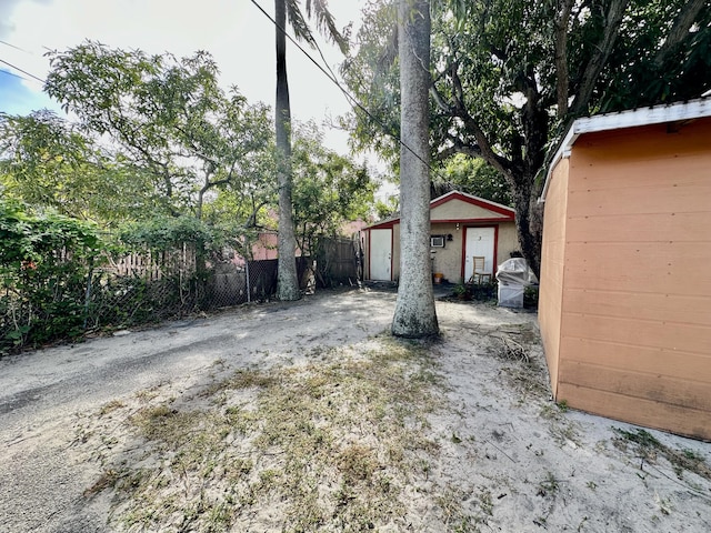 view of yard with a storage shed