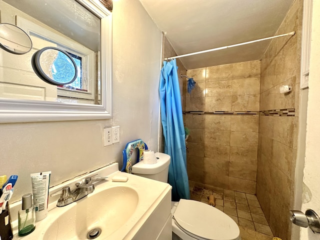 bathroom with a shower with curtain, vanity, and toilet