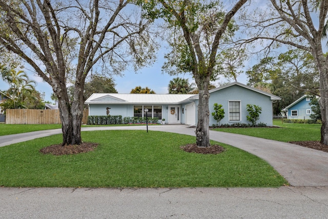 ranch-style house featuring a front lawn