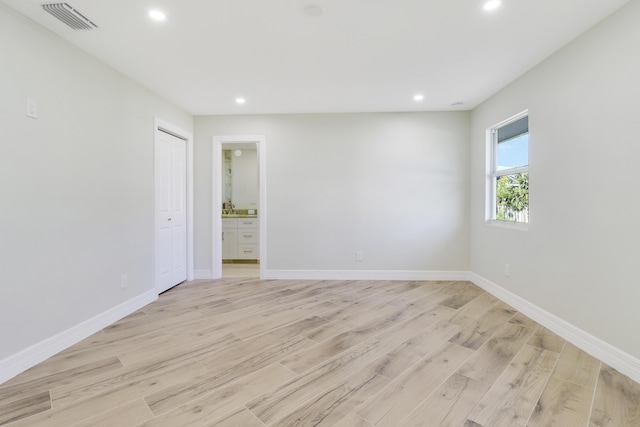 spare room with visible vents, recessed lighting, and light wood-style flooring
