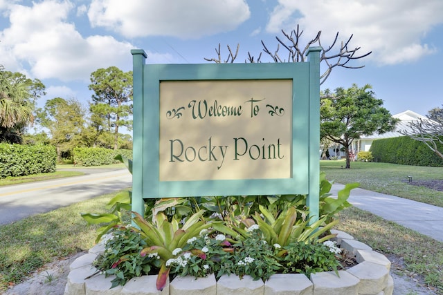 view of community / neighborhood sign