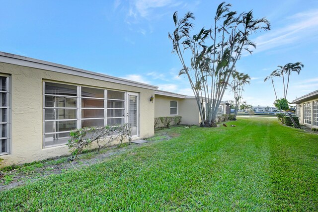 property entrance featuring a yard