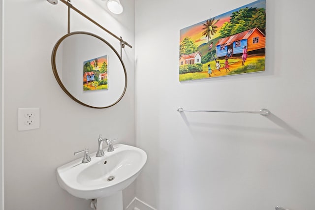 bathroom featuring sink