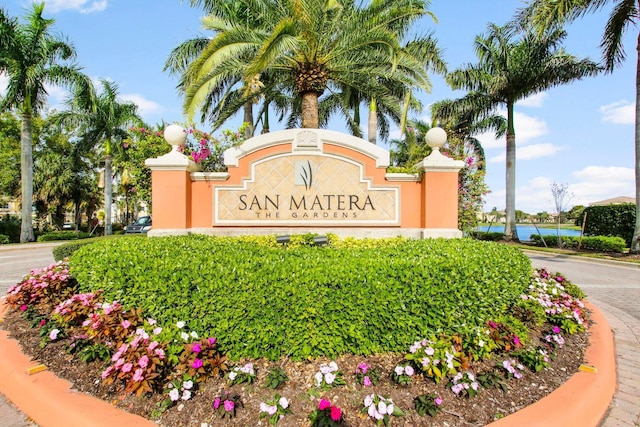 community sign featuring a water view