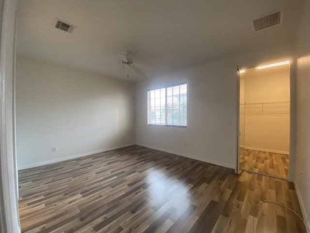 spare room featuring dark hardwood / wood-style floors and ceiling fan