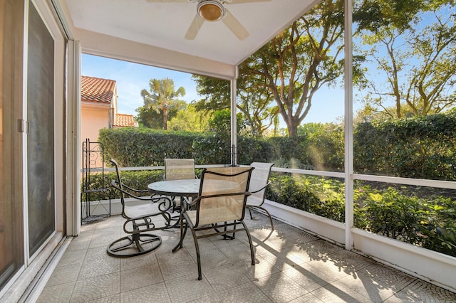 sunroom featuring ceiling fan