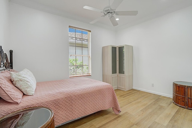 bedroom with ceiling fan, recessed lighting, light wood-type flooring, and baseboards