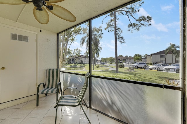 sunroom / solarium with ceiling fan