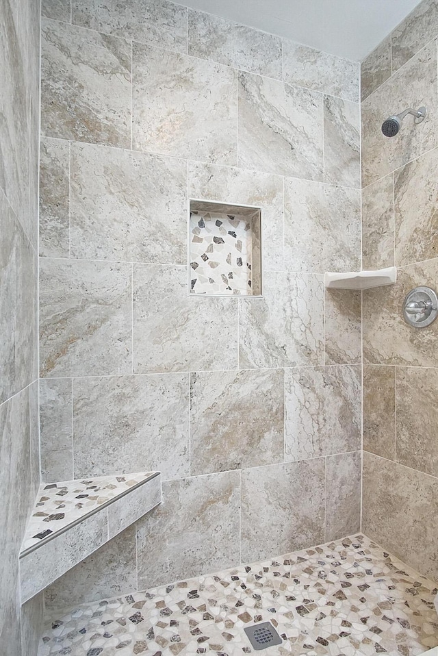 bathroom featuring tiled shower