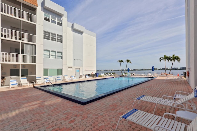 view of swimming pool featuring a patio