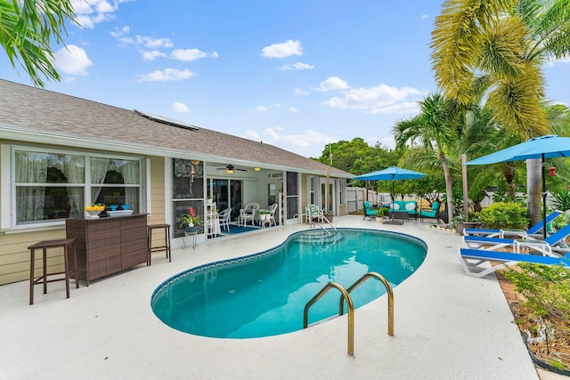 view of pool featuring a fenced in pool, ceiling fan, outdoor dry bar, a patio area, and outdoor lounge area