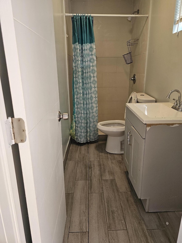 bathroom featuring vanity, a shower with curtain, and toilet