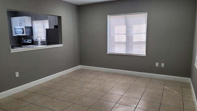 empty room featuring light tile patterned floors