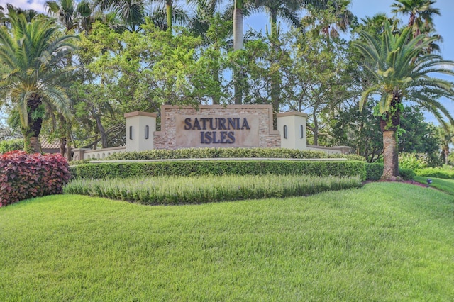 community sign with a yard