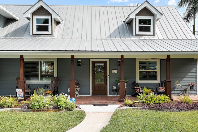 view of front of house with a front yard