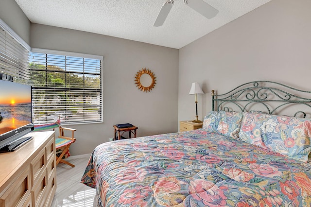 bedroom featuring ceiling fan and a textured ceiling