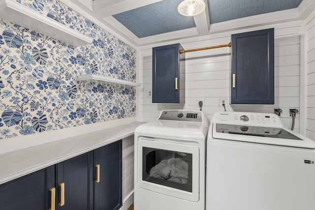 laundry room featuring crown molding, cabinets, and washing machine and clothes dryer