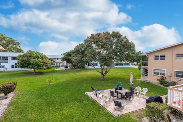 view of yard with a patio