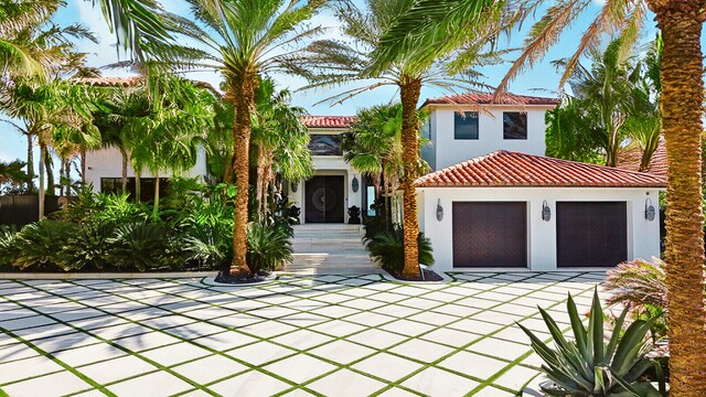 view of front of property featuring an attached garage and stucco siding