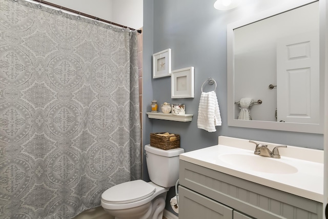 bathroom featuring a shower with curtain, vanity, and toilet