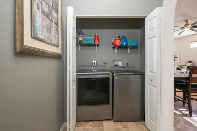 laundry room with ceiling fan and washing machine and clothes dryer